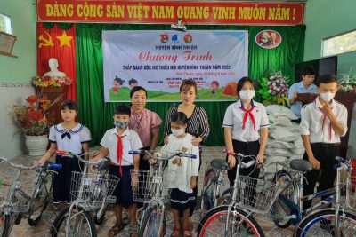 Tham dự Chương trình thắp sáng ước mơ thiếu nhi Vĩnh Thuận