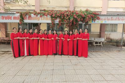Nữ đoàn viên, CNVCLĐ CĐCS trường hưởng ứng “Tuần lễ Áo dài-Di sản văn hóa Việt Nam”