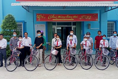 Tham gia Chương trình “Hành trình cuộc sống” năm 2022, trao xe đạp cho trẻ em có hoàn cảnh đặc biệt khó khăn