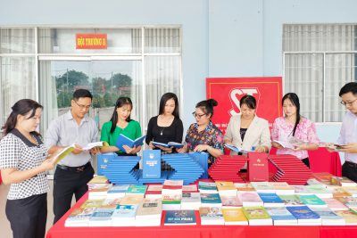 Hành trình đưa sách lí luận chính trị, tư tưởng Hồ Chí Minh đến Cán bộ – Giáo viên ngành giáo dục Huyện Vĩnh Thuận