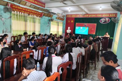 TUYÊN TRUYỀN AN TOÀN GIAO THÔNG ĐẾN CÁC EM HỌC SINH